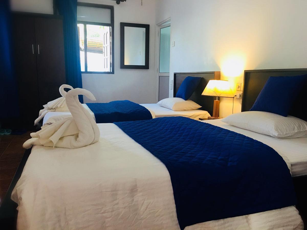 Blue Whale Holiday Hotel Mirissa Rum bild